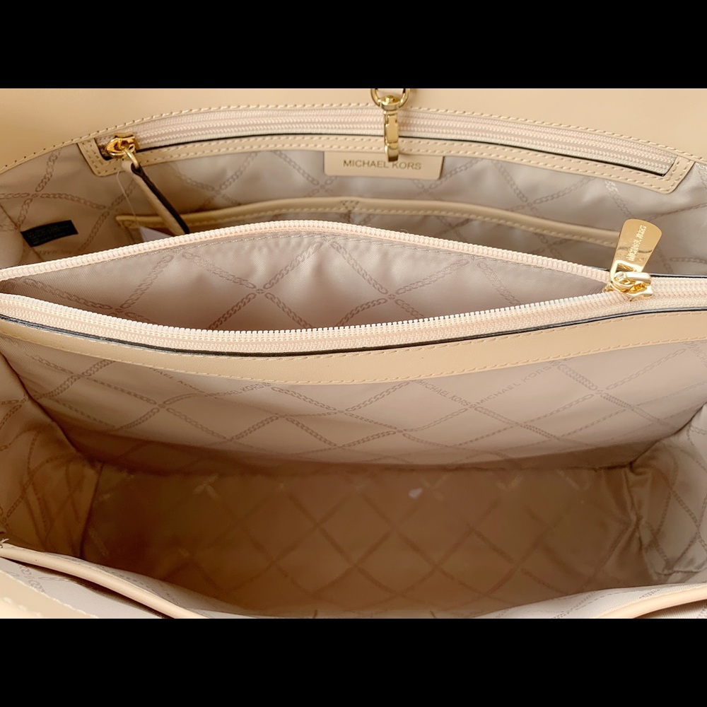 Gaby’sBags-NWT Michael Kors Large Tote Vanilla MK - Picture 4 of 6